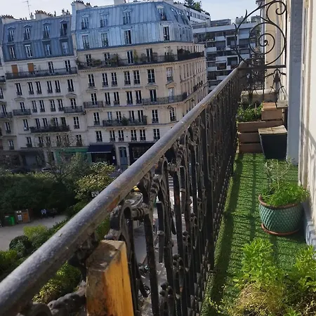 Spacious Nest Facing Square Maurice Gardette