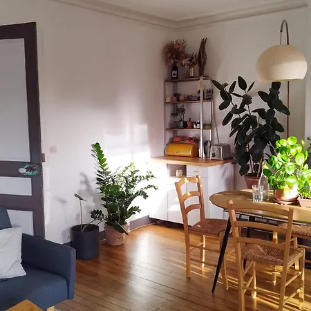 Spacious Nest Facing Square Maurice Gardette Apartment
